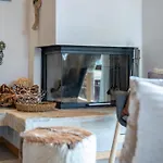 Les Tesils Apartment *