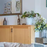 Les Tesils Apartment *