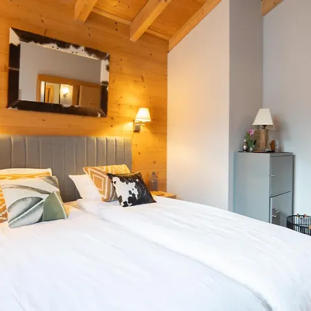 Les Tesils Apartment *